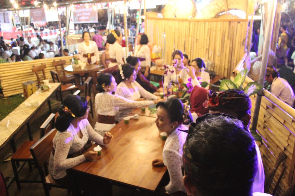 Buleleng Festival 2025 kembali menjadi magnet bagi masyarakat dengan menghadirkan ratusan stan kuliner dan produk UMKM.