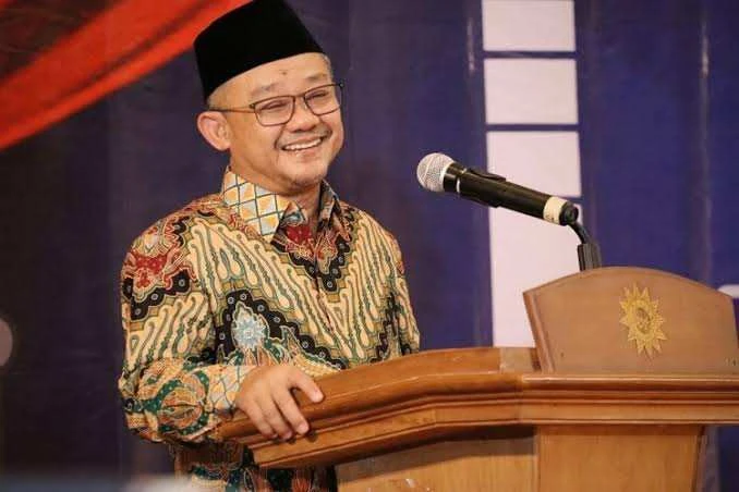 Kementerian Pendidikan Dasar dan Pendidikan Menengah (Kemendikdasmen) Republik Indonesia siap mengucurkan beasiswa kepada guru yang belum sampai ke jenjang D4 atau S1.