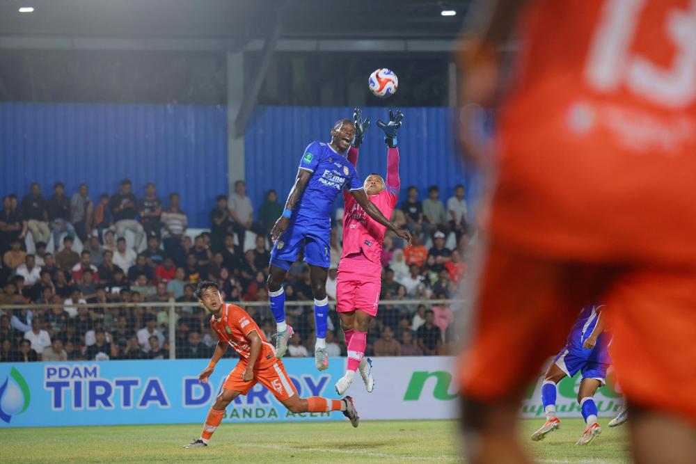 Club Sepakbola Adhyaksa FC kalahkan Persiraja pada Laga Perdana Liga 2 dengan skor 3-2,di Stadion H. Dimurthala, Banda Aceh.