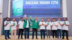 Koordinator Presidium Majelis Wilayah (MW) KAHMI Sulsel Ni'matullah Erbe mengukuhkan pengurus Lembaga Penerbitan dan Media Digital (LPMD) sekaligus melaunching Buku Mozaik Insan Cita