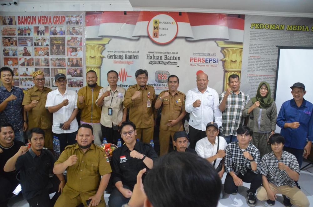 SMSI Provinsi Banten meminta agar insan pers mengambil peran dalam dunia pendidikan. Terkhusus pada program sekolah gratis yang dicanangkan oleh Gubernur Banten Andra Soni