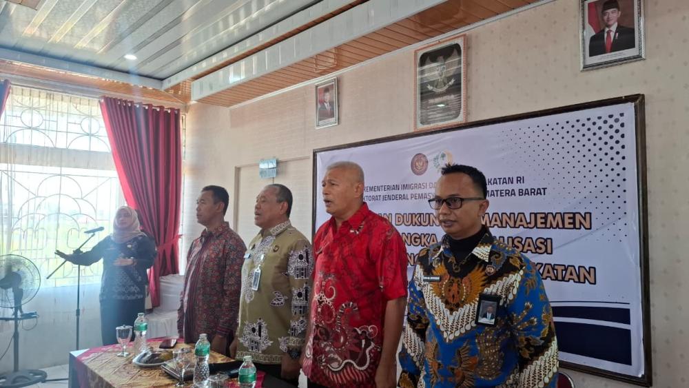 Kepala Balai Pemasyarakatan (Bapas) Kelas I Padang, Enjat Lukmanul Hakim, didampingi jajaran pejabat Struktural menghadiri kegiatan Rapat Koordinasi Penguatan Dukungan Manajemen