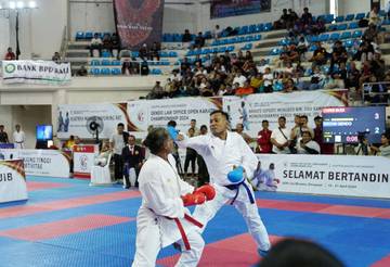Pertandingan karate dan wushu